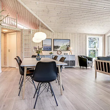 Beautiful In Romo With Kitchen